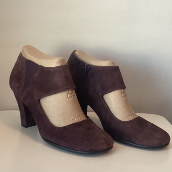 Aerosoles Roled Oats Mary Jane Pumps in Dark Purple Suede - 7M - Picture 6 of 8